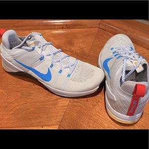 NIKE METCON SNEAKERS